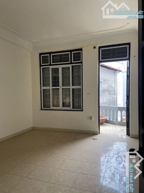 Bán nhà Ngọc Thuỵ, Long Biên 60 mét X 4 tầng, ngõ thông ô tô, dân xây, 6 tỷ hơn - 6
