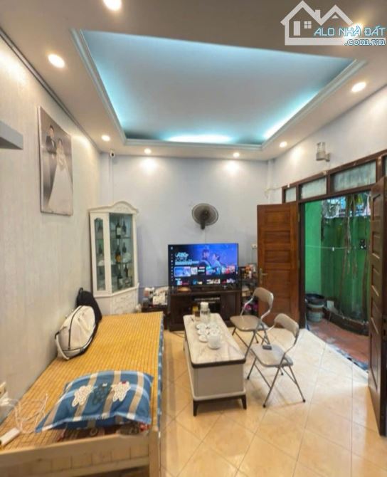🌷 Nhà lô góc 2 mặt tiền Minh khai 7,5 tỷ/ 40m2/ 3 tầng/ mt11m, nở hậu có sân để xe.