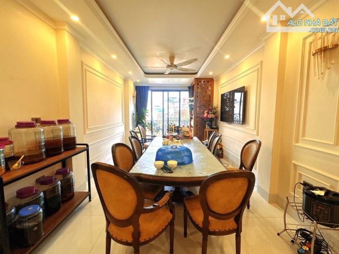 BÁN NHÀ MẶT PHỐ TÔN ĐỨC THẮNG, 55 M2 x 4 TẦNG, MT: 5.5 M, VỈA HÈ 5M, GIÁ 31.8 TỶ
