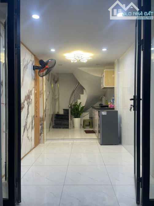 Cho thuê nhà ngõ 124 Vĩnh Tuy, 22m2 x 5 tầng x 3 ngủ, 10 Triệu