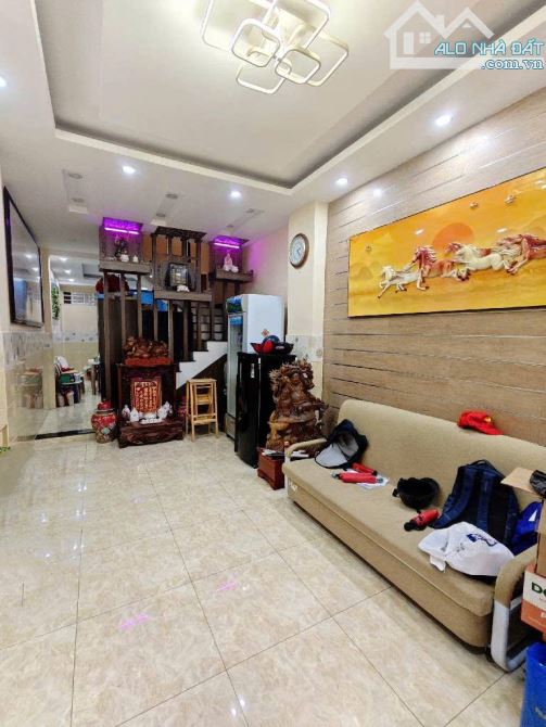 Ở NGAY! Bán Nhà 2 Tầng Cực Đẹp Phan Đăng Lưu, 33m2, 5.5 Tỷ