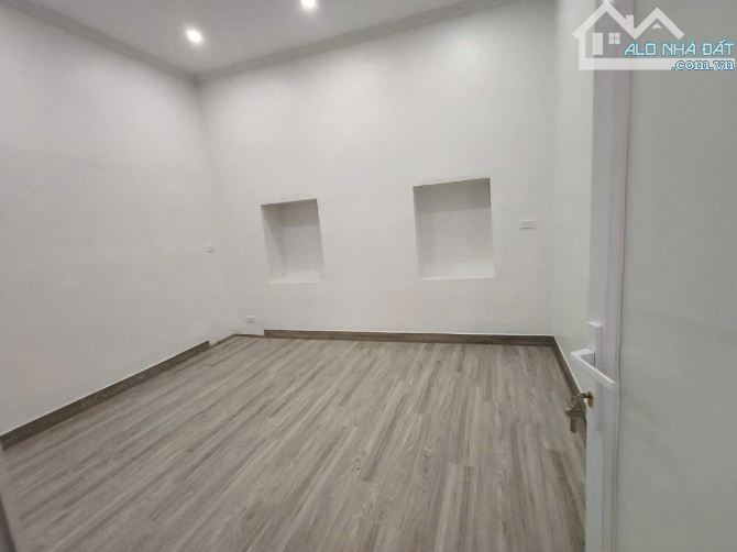 NHỈNH 3 TỶ CÓ NGAY  NHÀ TT PHỐ HÀNG THAN 26M X 3 TẦNG, SỔ RIÊNG, CÓ NÓC