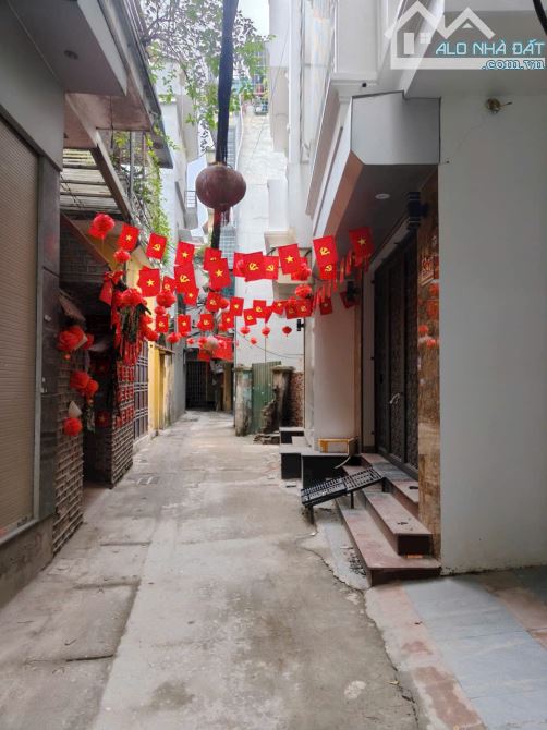 7 tầng thang máy, xây mới lô góc ngõ 77 Bùi Xương Trạch,5 căn hộ full nội thất.Giá 11.8 tỷ