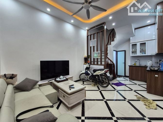 BÁN NHÀ SIÊU PHẨM LÊ TRỌNG TẤN – 30M² – 5 TẦNG – FULL NỘI THẤT – GIÁ 8.38 TỶ