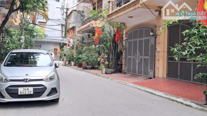 Cho thuê nhà PHẠM TUẤN TÀI, Trần Quốc Hoàn. 16 triệu/tháng. Phù hợp làm Văn phòng, KD Onl