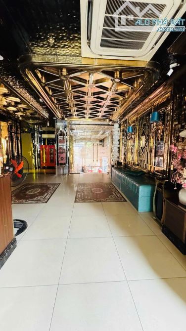 Tân Phú - Mặt Tiền Kinh Doanh Đỉnh - Dòng Tiền Gần 400 Triệu / Tháng - DTSD 2622 M2 - 95 T