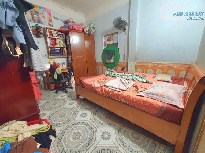 Bán nhà C4 phố Chùa Bộc 82 m2 ô tô vào nhà giá 20.5 tỷ