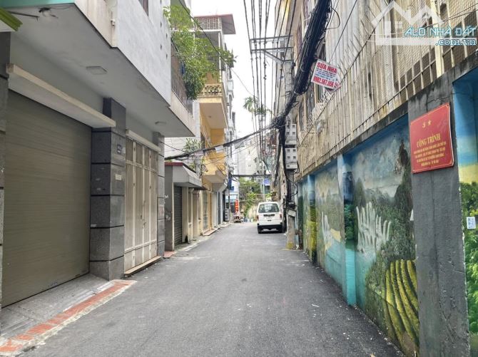 Bán nhà 5 tầng Phố Hoàng Cầu 62.5 m2, MT 6.6 m ô tô 7 chỗ vào nhà giá 19.5 tỷ