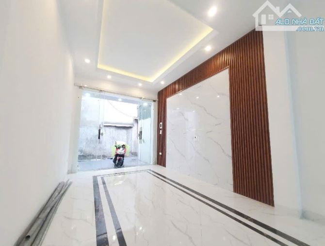 nhà bán Tam Trinh, Q. Hoàng Mai, 38m xây mới 5 tầng - 6PN, hơn 7 tỷ, 2 thoáng vĩnh viễn