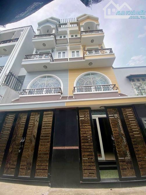 Bán nhà 5 tầng  8×11 chia thành 2 căn riêng biệt khu chợ bà hom