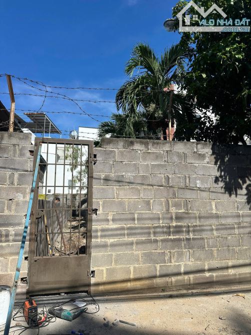 CẦN BÁN LÔ ĐẤT MẶT TIỀN - XÓM CHIẾU, VĨNH NGỌC, TP. NHA TRANG - Giá 2,7 tỷ
 - Diện tích: