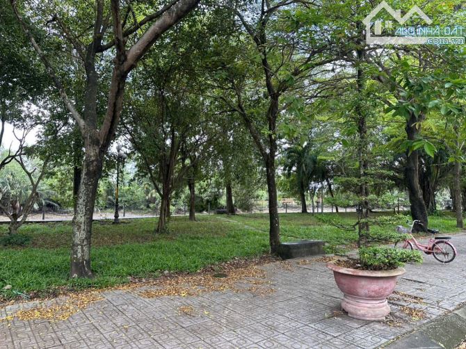 Bán 400m2 đất ở, góc 2 mặt tiền đường Diệp Minh Tuyền - Út Trà Ôn - KDC Gia Hòa, Quận 9.
