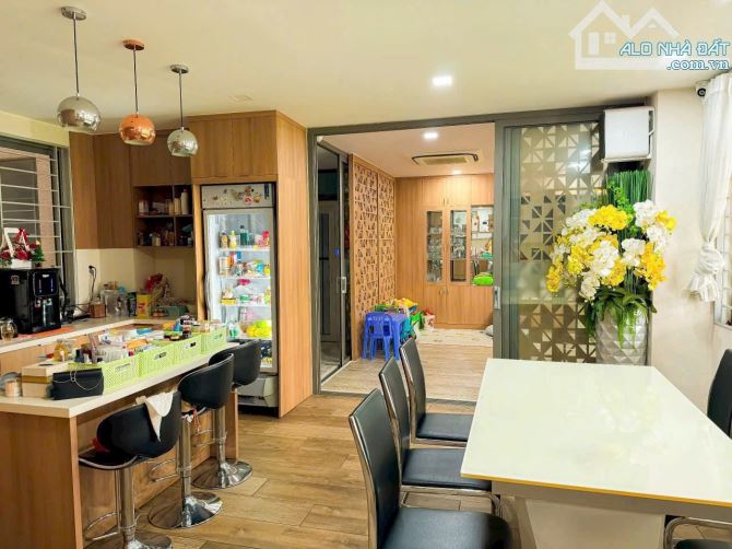 Bán nhà góc 2MT lớn Lê Văn Sỹ, P.10, Phú Nhuận. DT: 5m x 16m - 6 lầu thang máy