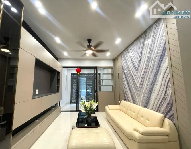 Nhà 5Tầng Long Biên, VF3 Chạy Thông Hồng Tiến - Bồ Đề. Vị Trí cách Trung Tâm 3 Bước Chân