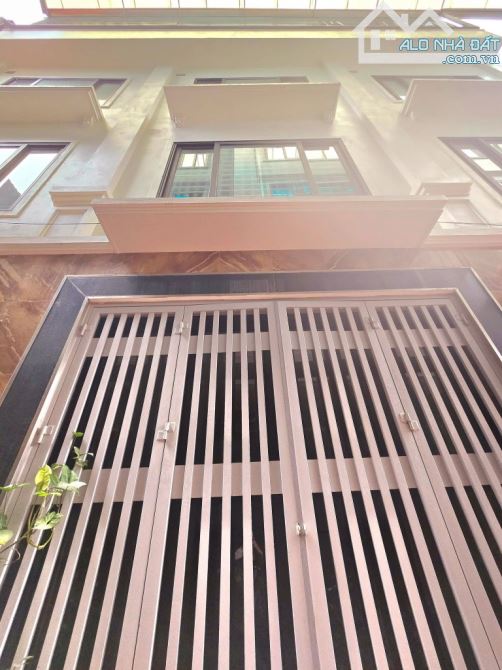 Siêu hiếm! Bán nhà Nguyễn Xiển 4 tầng gần ô tô, chỉ 5,5 tỷ.