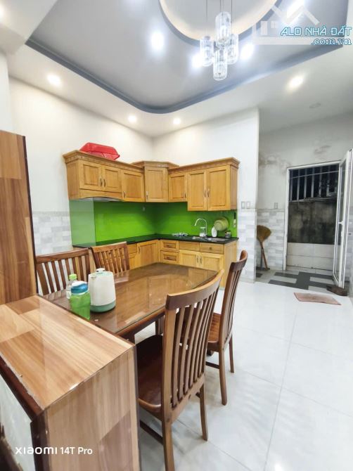 Bán nhà ngay chung cư đạt gia,gần bệnh viện Thủ Đức,giá 5,4 tỷ,sổ hoàn công đủ