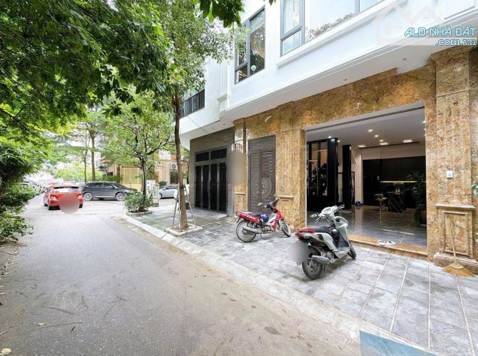 Bán Nhà đẹp như Khách Sạn, Xuân La, Tây Hồ. ô tô tránh thoải mái đường 10m, hè đá bóng