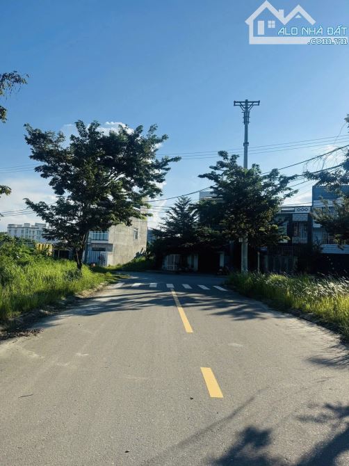 Bán lô đất đường 7m5 Bàu Mạc 21 Lô sạch đẹp , vị trí đầu đường, gần biển, giá 5 tỷ 1 tl