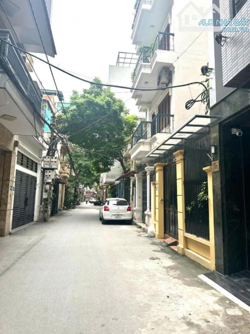 HOÀNG VĂN THÁI PHÂN LÔ VIP,Ô TÔ TRÁNH,NHÀ CỰC ĐẸP,XÂY TÂM HUYẾT,ĐỂ LẠI TOÀN BỘ NỘI THẤT.