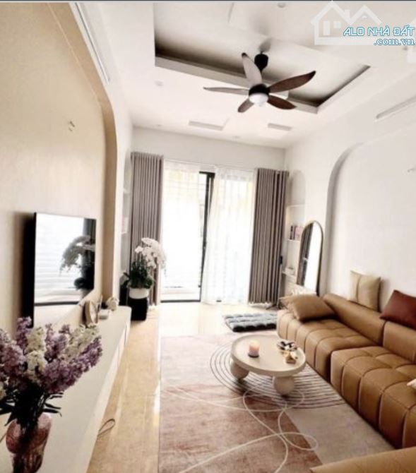 43 m2 x 5 Tầng Phố TÔ VĨNH DIỆN ngÕ Rộng Ô tô Giá 12,7 tỷ
