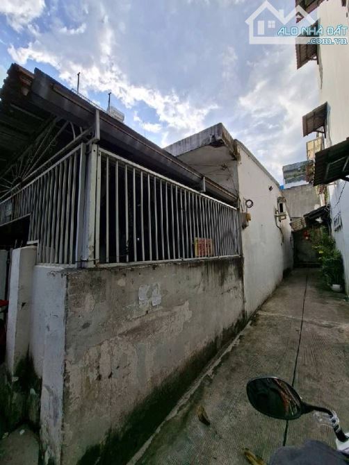 Tân Bình, Phạm Văn Bạch, DT 4/4.5x 15, Nở Hậu, Gần Sân Bay Tân Sơn Nhất , Giá 4.7 Tỷ TL