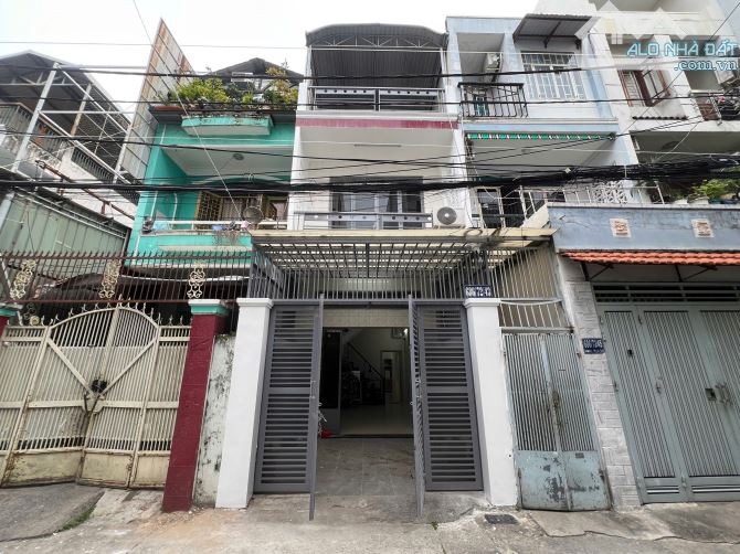 Bán nhà mặt phố tại Cách Mạng Tháng Tám, 104.6 m2, 4PN, 4WC, Quận 3, HCM