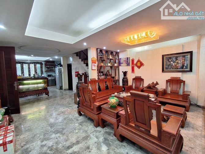 Bán đất tặng BT 3 tầng: LAI XÁ - 3 mặt tiền, oto ngủ trong nhà, 178m giá chỉ 90tr/m