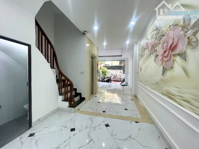 KHU PHÂN LÔ (TT Đặc Công - Vĩnh Quỳnh) - Ô TÔ CHẠY VÒNG QUANH DỪNG ĐỖ NGÀY ĐÊM - THANG MÁY