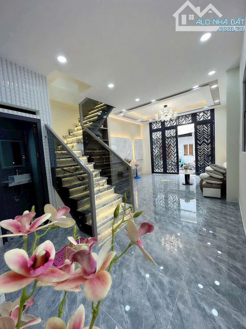 NHÀ 2 LẦU HẺM THÔNG 5M ĐƯỜNG BÀ HOM Q.6 (4.6x9m 3 PHÒNG)