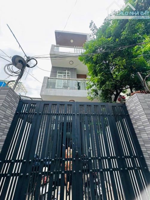 Bán gấp nhà 3 tầng,72m2 sát bên chợ Xóm Mới,P.16,Gò Vấp:nhỉnh 5 tỷ
