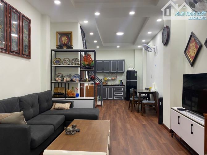 Quận 10 Ngô Quyền nhà mới 3 tầng 4PN giá chỉ hơn 6T.
