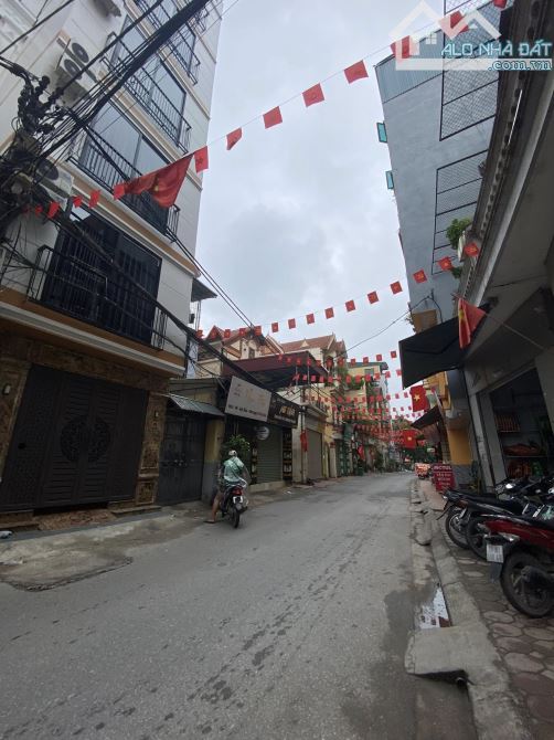 BÁN TÒA NHÀ CCMN ĐƯỜNG KIM GIANG. 60M2 - 7 TẦNG. THANG MÁY. 11 CĂN HỘ.