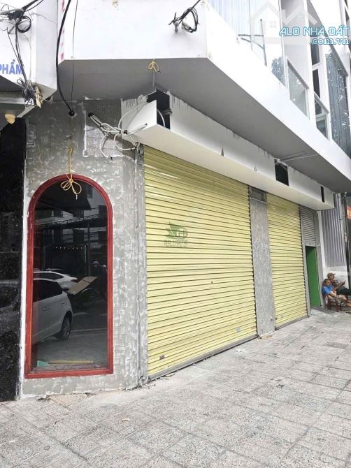 CHO THUÊ MẶT BẰNG ÔM GÓC NGÃ TƯ TRUNG TÂM THÀNH PHỐ 80m2  MỚI GIÁ 30 TRIỆU/ THÁNG