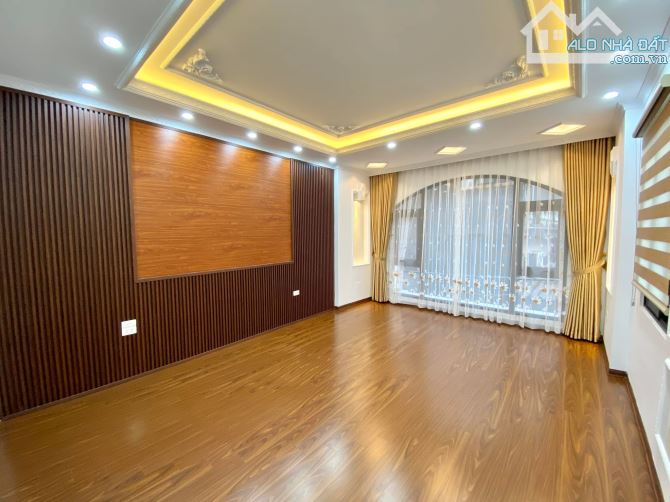 BÁN NHÀ PHỐ THANH AM - DT40M x 6 TẦNG - MT 6M - THANG MÁY - GARA Ô TÔ - GIÁ HƠN 9 TỶ