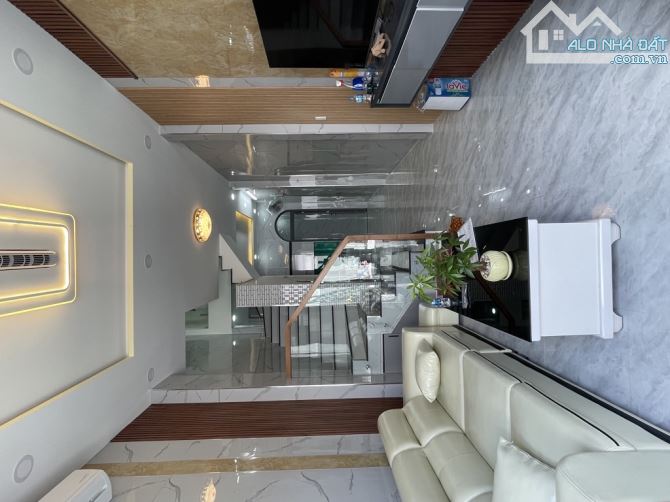 NHÀ ĐẸP 2 TẦNG GẦN COOPMART TRƯỜNG CHINH 56M2 CHỈ 5,2 TỶ