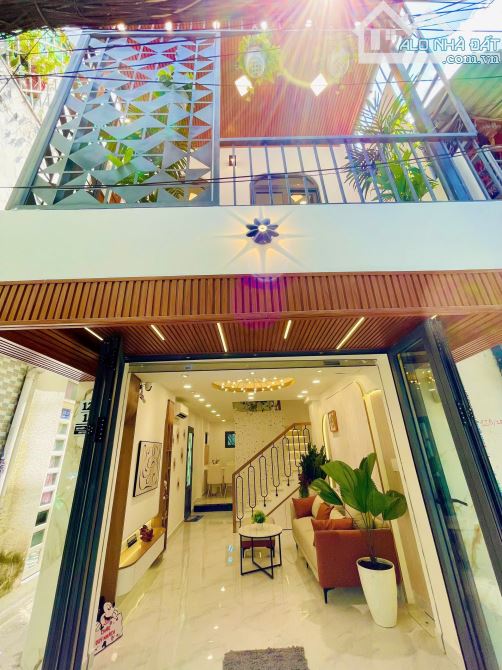 Chỉ nhỉnh 8,3 tỷ có ngay nhà Hẻm xe hơi 8m Đồng Đen, Tân Bình - 58m2 - 2 tầng