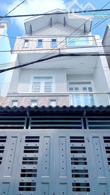 BÁN GẤP! NHÀ NGUYỄN VĂN CỪ, QUẬN 1 - 4 PHÒNG NGỦ - NỞ HẬU - CHỈ 8 TỶ!
