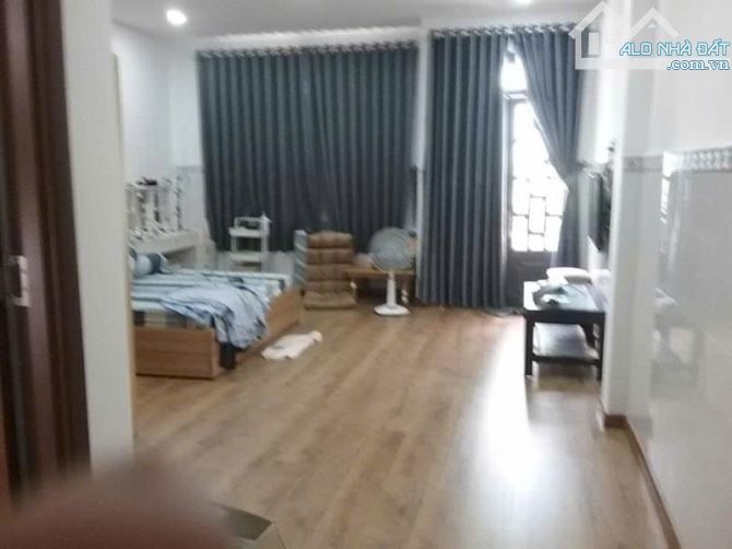 NHÀ 4 TẦNG NỞ HẬU ĐẸP, NỘI THẤT CAO CẤP.GẦN NGÃ 4 QUANG TRUNG GIÁ 7 TỶ 8