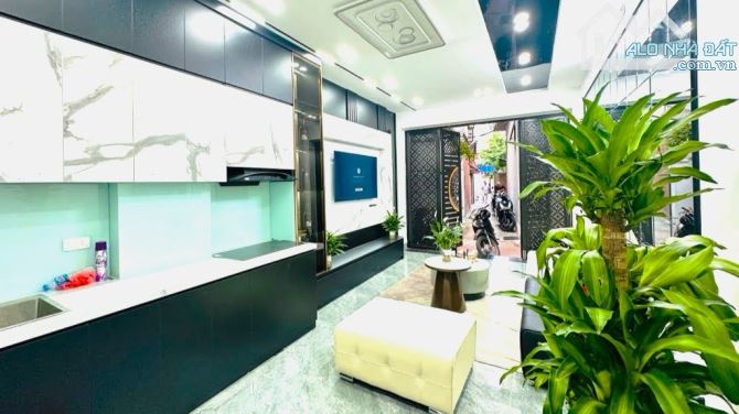 32m2, 8 TỶ HƠN - GẦN PHỐ, BA GÁC ĐỖ CỬA, 5 tầng mới - CẦU GIẤY