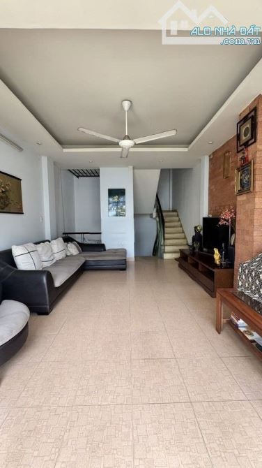 HOT HOT, Quận 8, Dương Bá Trạc, 3 tầng, sát hẻm xe hơi, 4,5x12m, chỉ 5,3tỷ