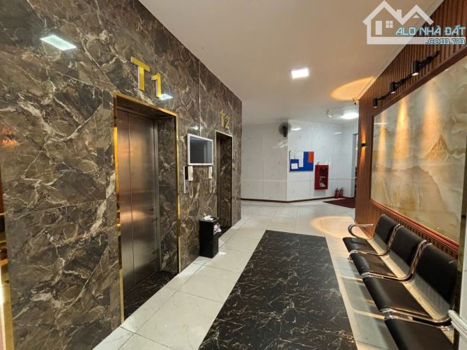 Bán căn hộ CC tòa B3A Nam Trung Yên, Cầu Giấy- Nội thất xịn đẹp, chỉ xách balo về ở 5.9 tỷ