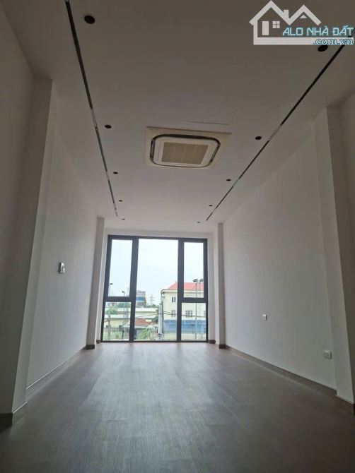 NHÀ ĐẸP TẠI PHỐ THANH BÌNH.GẦN TRƯỜNG THỂ DỤC THỂ THAO  CÁCH CỘT ĐỒNG HỒ CHƯA ĐẾN 2KM.
