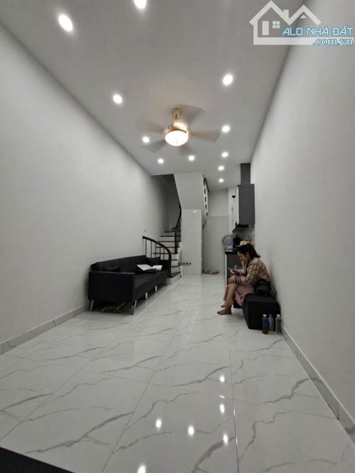 NHÀ ĐẸP Ở NGAY VÀI BƯỚC RA PHỐ, TT QUẬN ĐỐNG ĐA, TIỆN ÍCH BẠT NGÀN Linh Quang 22m, 5T, mt