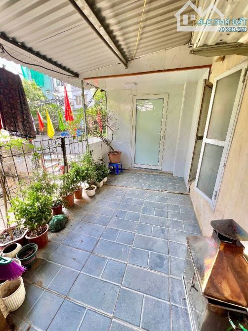 Tập thể 90m² phố Tân Mai – Tầng 2 – 3 Ngủ - 2 Vs – Lô góc thoáng sáng – Full nội thất