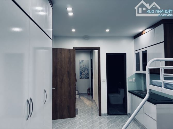 Cổ Nhuế nhà  dân xây 6  tầng  thang máy  gần phố