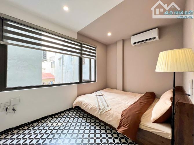Cho Thuê CCMN 127 Hào Nam Đống Đa 25m2 Studio Cửa Sổ Thang Máy Gần Chợ Phòng Thoáng Sáng
