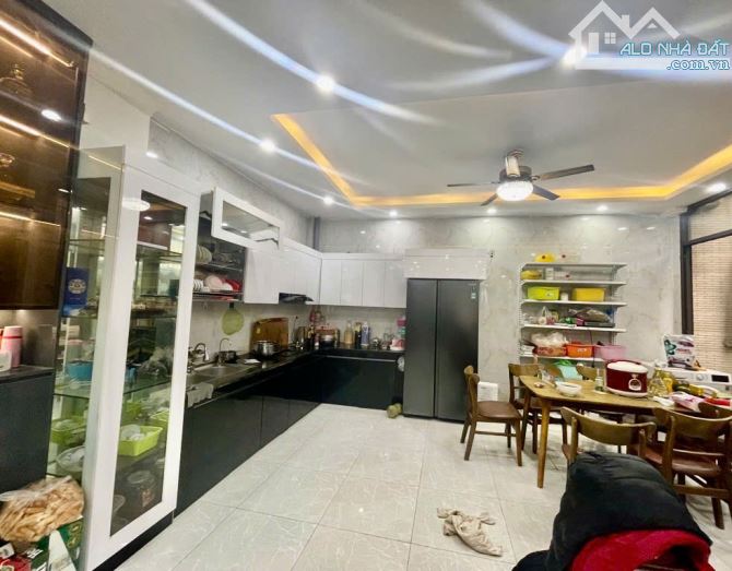 BÁN GẤP  Nhà Định Công, Lô Góc, Ngõ Thông, Gần Ô Tô 66m2, 5 tầng, MT4.5m Giá 10.4 tỷ