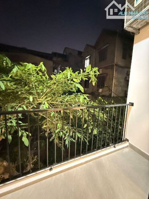 NHÀ DÂN XÂY ĐƯỜNG LÁNG- ĐỐNG ĐA -DT 36M2 -MT 5,6M-LÔ GÓC 2 THOÁNG -GIÁ CHỈ 9.65 tỷ.