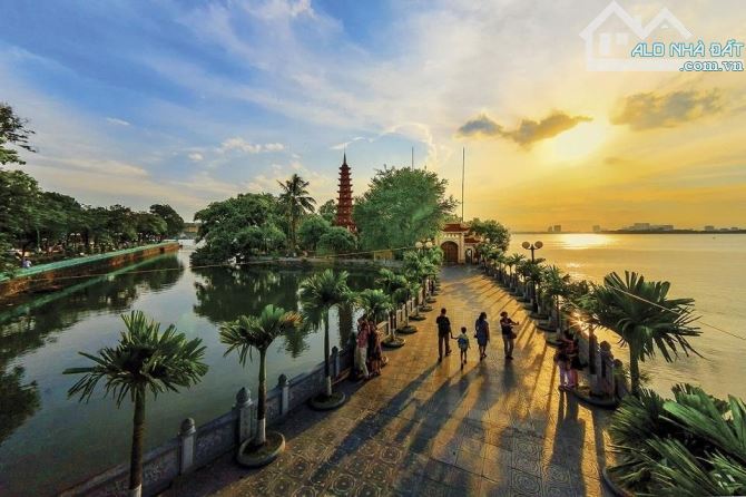 Bán nhà mặt hồ Nguyễn Đình Thi - Tây Hồ, DT 251m2, MT 11m, khẳng định đẳng cấp chủ sở hữu