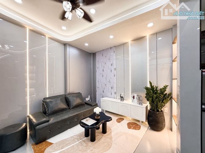 🏡💥VÀO Ở NGAY💥GẦN NGUYỄN VĂN TRỖI💥PHÚ NHUẬN💥3 TẦNG BTCT💥35M2(NGANG 4.5m)💥CHỈ 5.x TỶ